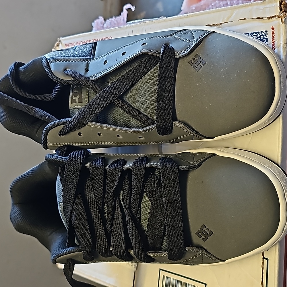 Dc skate board shoes